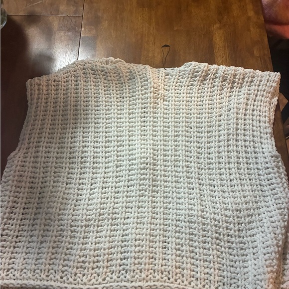 Zara White Knit Vest with gold buttons - Picture 6 of 6